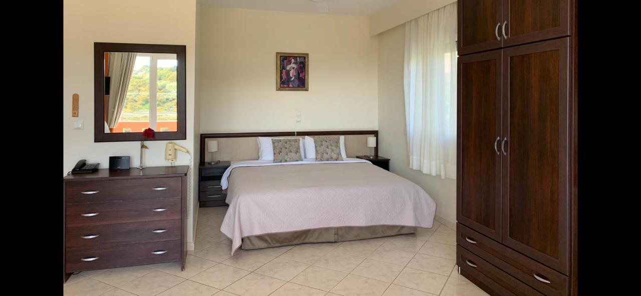 Yolanda Studios Paralia Agias Foteinis Екстериор снимка