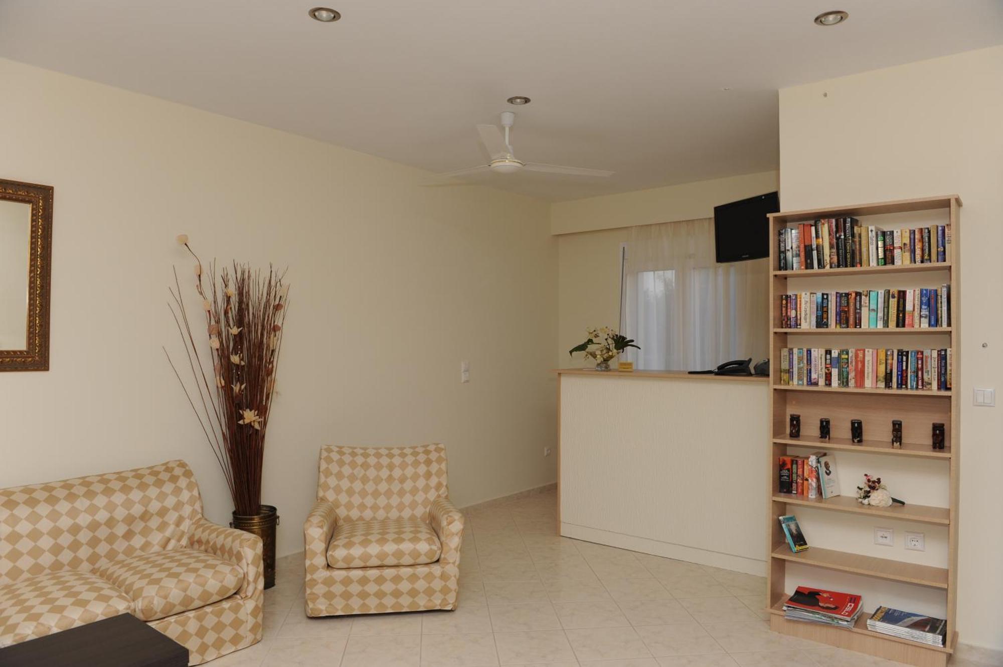 Yolanda Studios Paralia Agias Foteinis Екстериор снимка