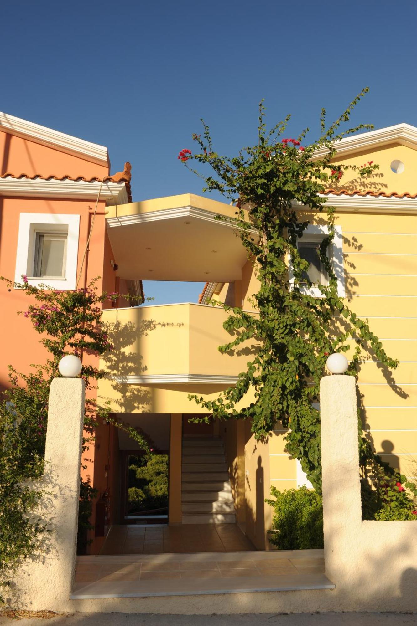 Yolanda Studios Paralia Agias Foteinis Екстериор снимка