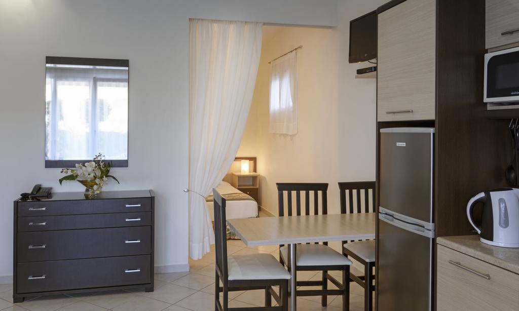 Yolanda Studios Paralia Agias Foteinis Стая снимка